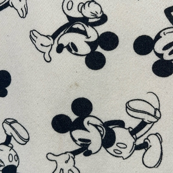 Disney Mickey Mouse Light Weight Sweatshirt  Cream  Womens Junior Size 11/13 Lg - Picture 2 of 4